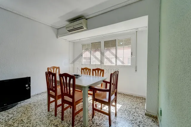 102 m2 EN EL CENTRO DE LA POBLA: AMPLITUD, LUZ Y 4 DORMITORI
