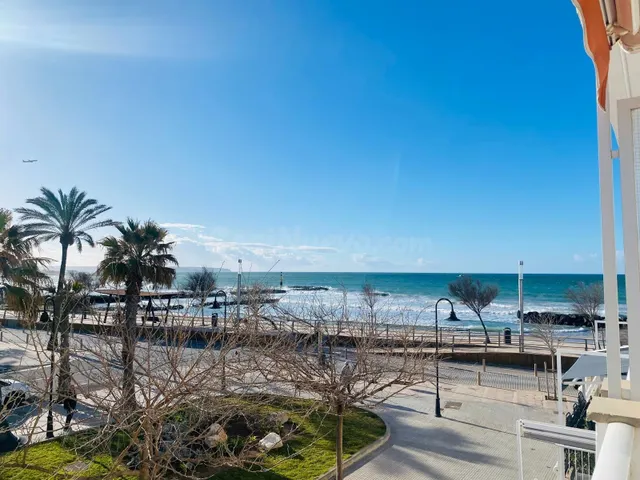 Fantástico apartamento al lado del mar con vistas panorámica