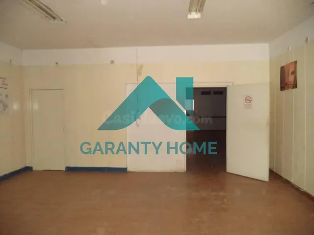 Se alquila local comercial en zona colón, Cáceres ✨ — 2