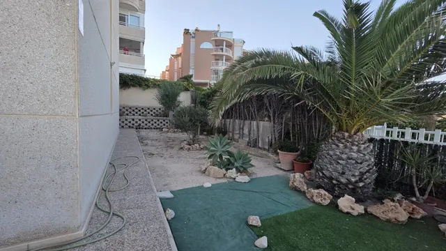 Vive frente al mar en este exclusivo piso en la Playa de Muchavista. — 12
