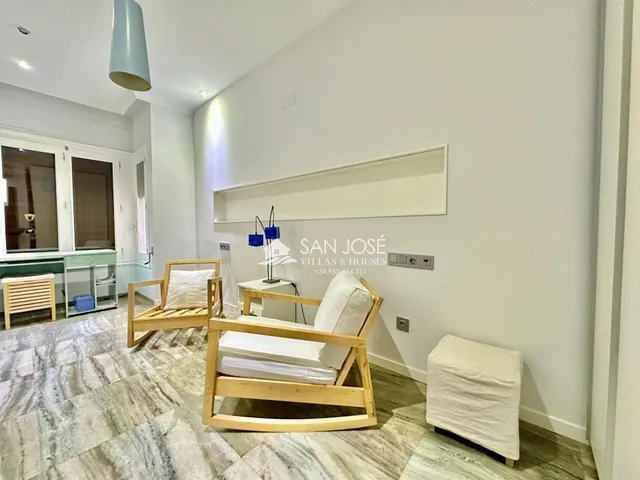 SE VENDE CASA CON PISCINA EN GLORIETA DE NOVELDA. — 50