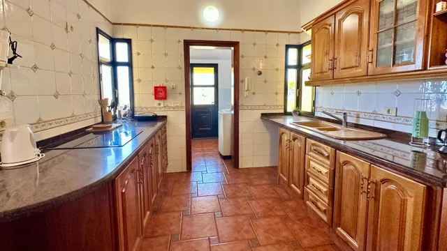 Chalet independiente con 5.318 m2 de parcela y vistas al mar en Candelaria — 17