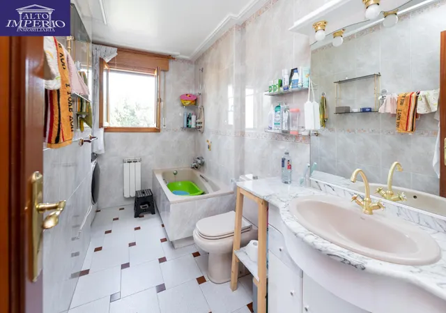 Se vende bonita casa adosada de 4 dormitorios con piscina privada, garaje y gimnasio — 19