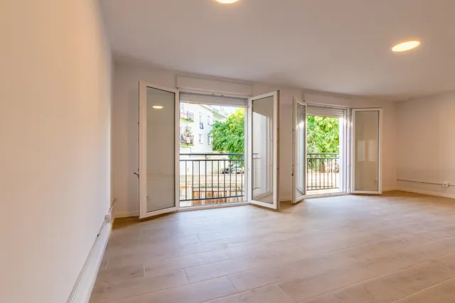 Local a estrenar de 112 m2 en Sitges. Abre tu negocio mañana — 12