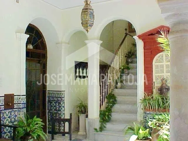 CASA PALACIO DEL AÑO 1865 MUY CENTRICO EN JEREZ DE LA FRONTE - foto 3