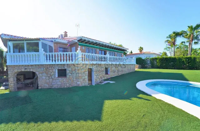 Exclusiva villa con piscina privada en una ubicación privile - foto 3