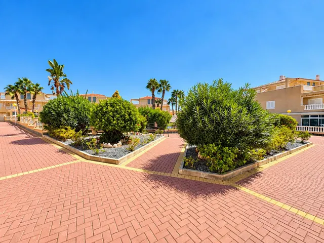 Vivienda con amplio solárium privado en Zeniamar VI – Orihuela Costa — 38