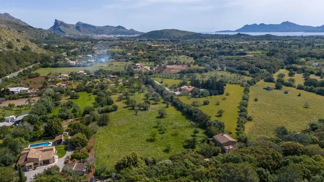 Finca rústica con carácter tradicional y terreno de 7.500 m2
