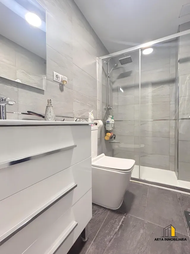 CHALET ADOSADO TOTALMENTE REFORMADO · CALIDAD, LUZ Y CONFORT — 14