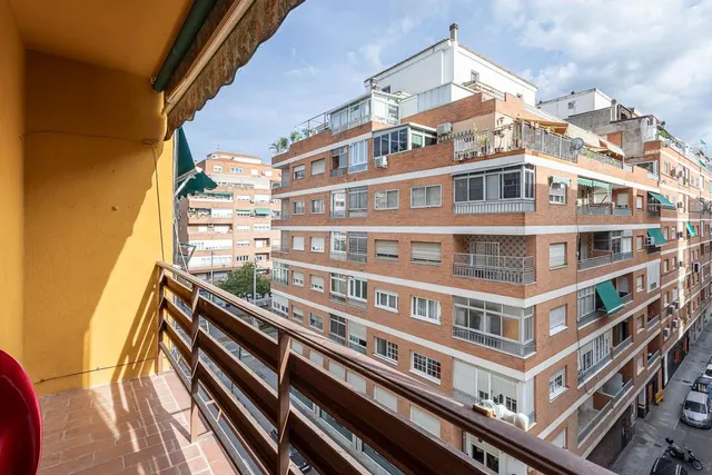 Piso amplio y luminoso en Ronda–Arabial - foto 4