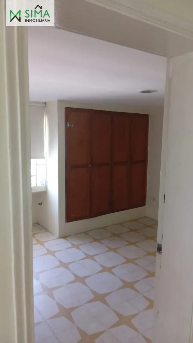 Se renta o vende amplia casa en Manga para uso comercial — 7