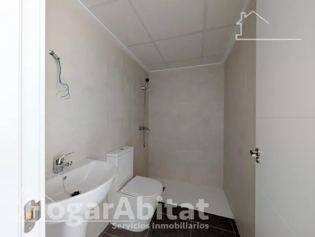 Estrena estilo de vida en este moderno adosado con gran porche, terraza, patio y piscina comunitaria — 29