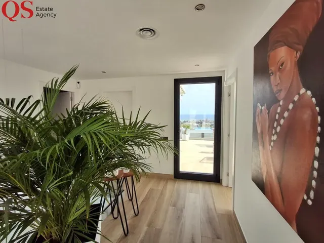 Villa contemporánea con piscina y vistas panorámicas al mar en Cunit — 33