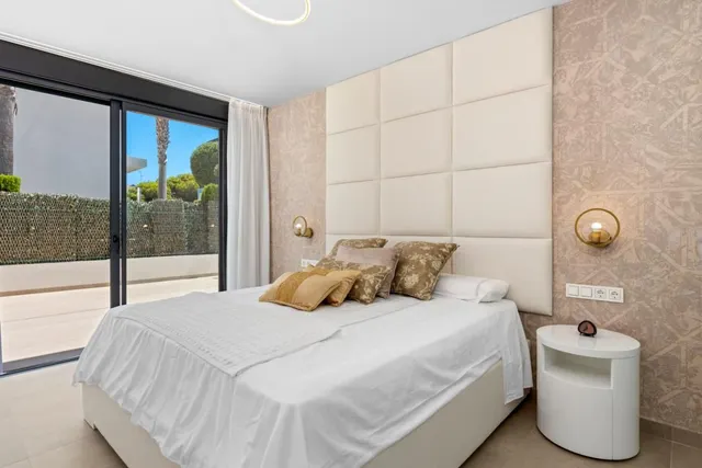 DEHESA DE CAMPOAMOR — 16