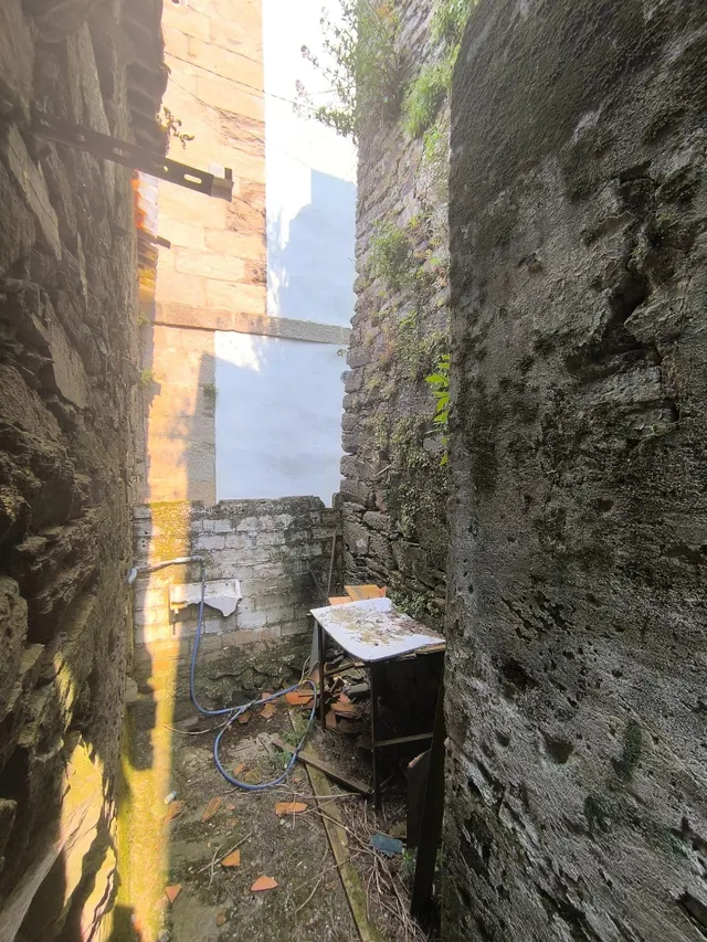 CASA DE PIEDRA EN ZONA MONUMENTAL — 20