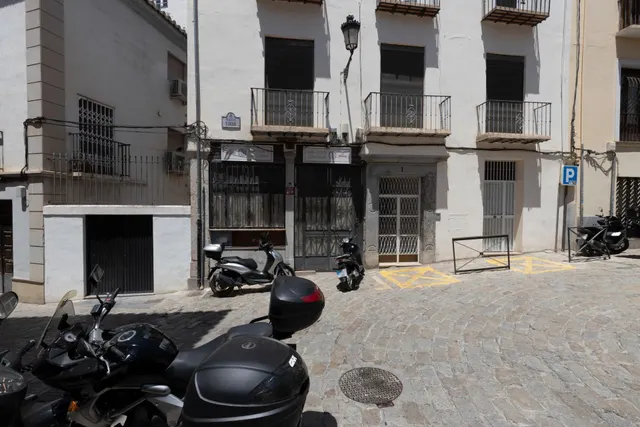 Se alquila local en una ubicación privilegiada en el corazón de Granada — 27
