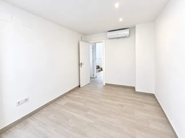 CASA DE DISEÑO A ESTRENAR CON GARAJE EN PILES CONSTRUIDA EN 2024. PISCINA CHILLOUT PRIVADA. — 14