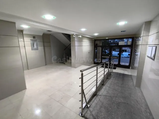 Piso de 89m2. Distribuido en tres dormitorios, salón, cocina y baño — 4