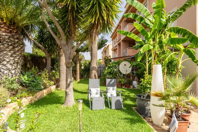 Planta baja totalmente reformada con jardín privado, sauna, 