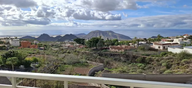 Encantadora Casa en Arona Pueblo con Terreno y Vistas Panorá - foto 2