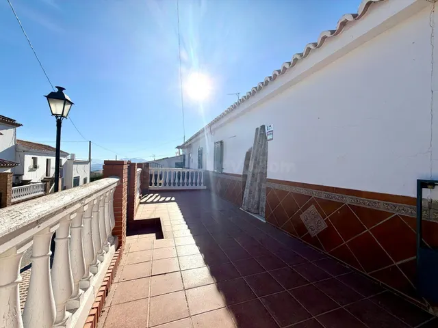 Casa de pueblo en pleno centro de La Joya con dos viviendas  - foto 3