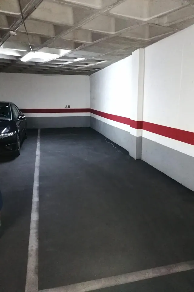 PLAZA GRANDE PARA DOS COCHES — 2