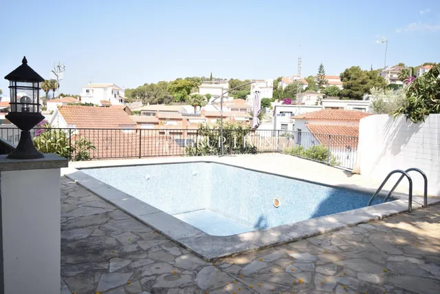 CASA LUMINOSA CON ESPACIOS EXTERIORES EN QUINTMAR - foto 4