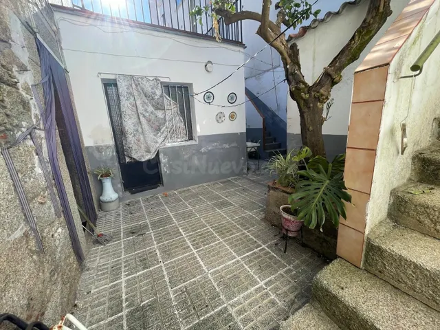 CASA CON ACCESO A DOS CALLES EN MALPARTIDA DE CÁCERES - foto 2