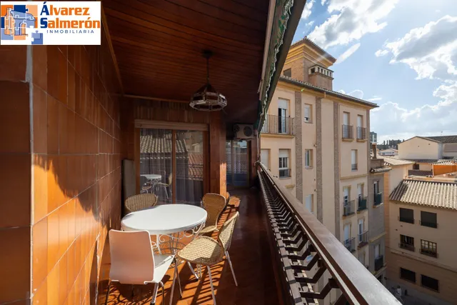 Piso y cochera en venta junto Acera de Darro. — 18