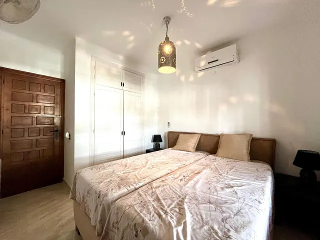 Villa 4 habitaciones 184m² en venta - Villamartin — 41