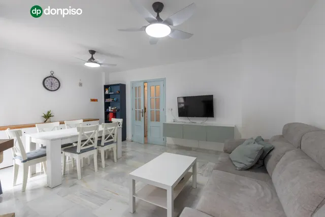 Casa independiente con piscina en La Zubia. — 7