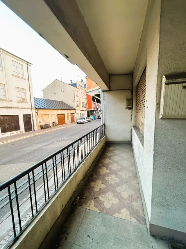 SE VENDE AMPLIA CASA CON SOLAR EN EL CENTRO DE CACABELOS - O - foto 3