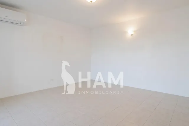 Casa en una planta con pabellón de invitados, piscina y garaje – Parcela 1.180 m2 — 44
