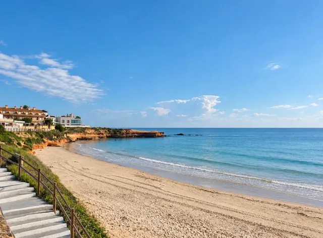 Dúplex de 4 dorm. y garaje en Torre de la Horadada – A 150 metros de la playa — 18