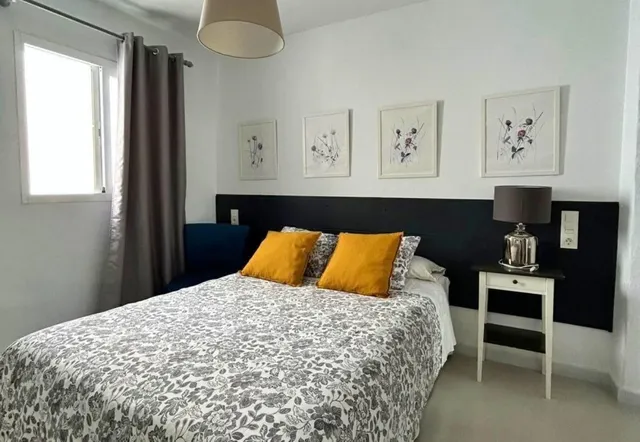 Hostal 17 habitaciones 600m² en venta - Marbella — 24