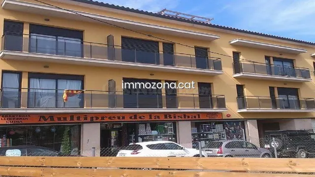 LOCAL DE 755 M2 ALQUILADO EN C/ SOLIDARITAT, GIRONA - foto 2