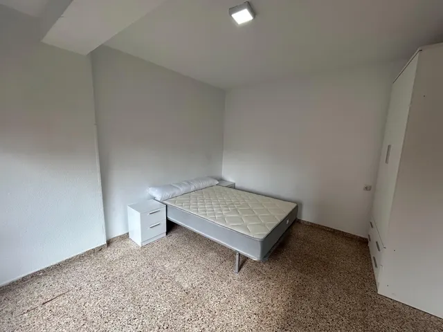 Amplio y Acogedor Piso de 4 habitaciones en el Corazón de la Ciudad — 7