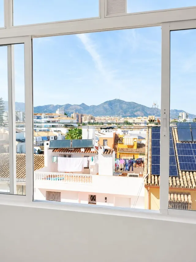 AMPLIO PISO DE TRES DORMITORIOS EN EL CENTRO DE FUENGIROLA — 12