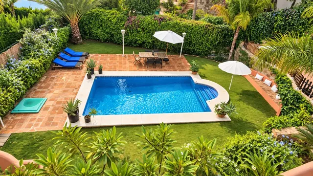Exclusivo chalet con piscina y jardín en Pinares de San Antón (Málaga) — 25