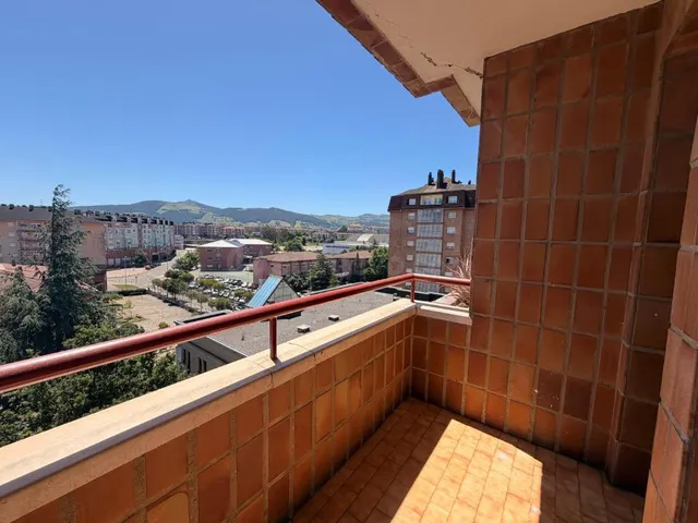 Piso luminoso de 94 m2 con amplia terraza y vistas despejada - foto 2