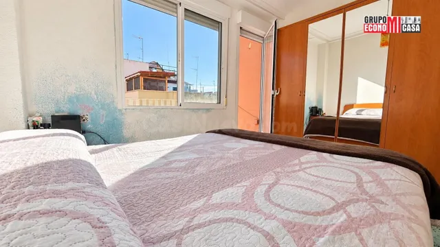 Vivienda de 3 dormitorios con balcón en Plaza Madrid, Elche (Alicante) — 4