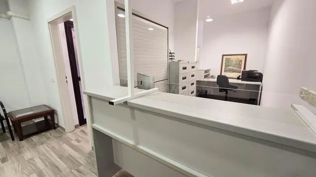 Oficina reformada y amueblada de 128 m2 en el Edificio Peceñ - foto 4