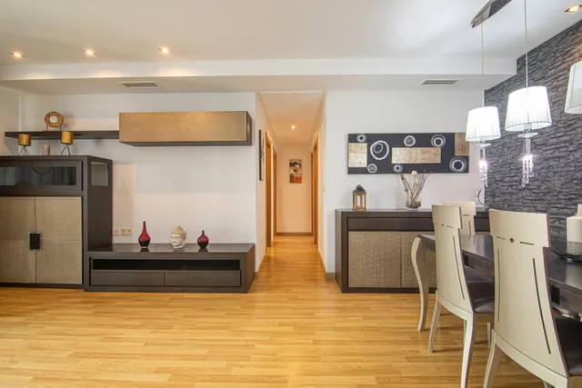 vivienda con piscina, plaza de garaje, terraza, 3 habitaciones y 2 baños — 15