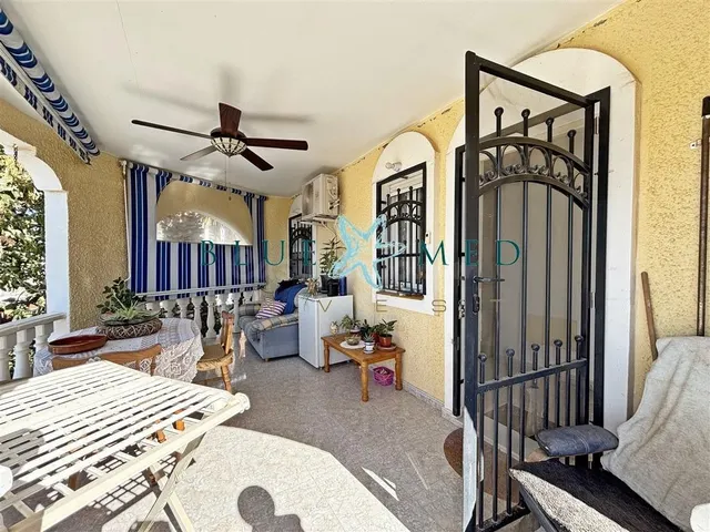 VILLA NEPTUNO EN ESQUINA CON PISCINA, SOLÁRIUM Y AMPLIA PARC - foto 4