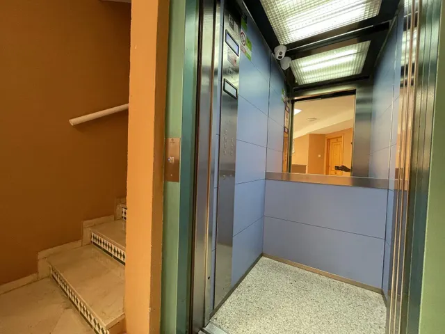 Piso con terraza, vistas al mar y plaza de garaje en Arroyo de la Miel, Benalmádena — 37