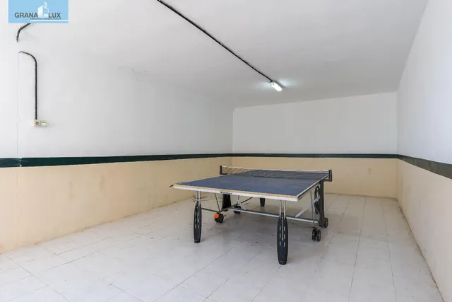 ADOSADA EN URBANIZACIÓN EN HUETOR VEGA — 37