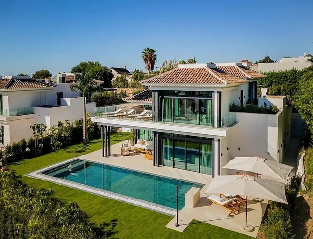 VILLAS DE LUJO A 900 METROS DE LA PLAYA EN NAGÜELES DE OBRA  - foto 2