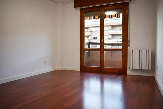 Alquiler piso 3 dormitorios, terraza, garaje y trastero en Av. Pablo Gargallo. — 24