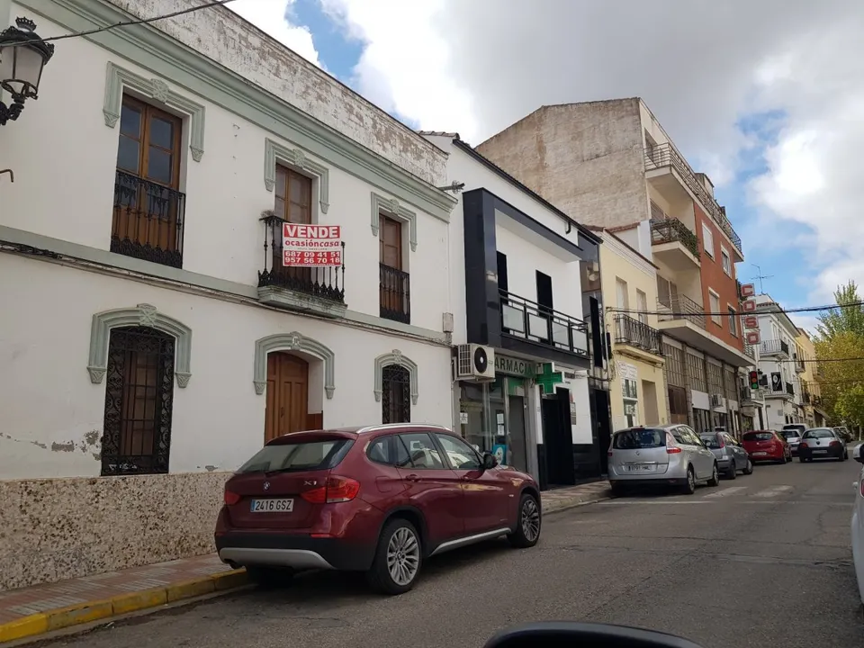 CASA DE 2 PLANTAS EN PLENO CENTRO DE PUEBLONUEVO