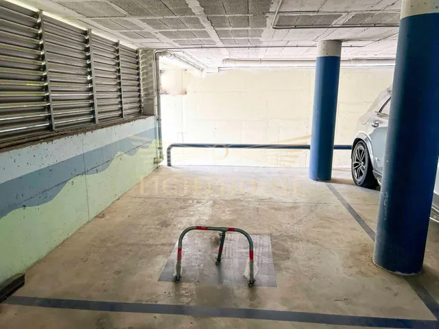Amplia plaza de aparcamiento en garaje compartido. - foto 4